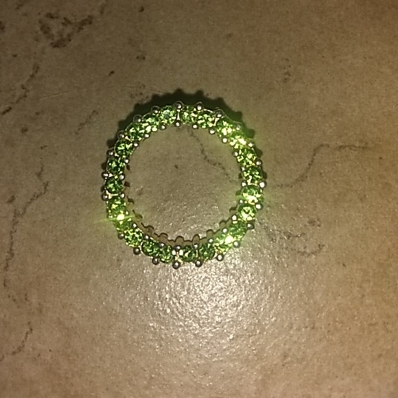 Jewelry - STERLING Peridot Floating Circle Pendant
